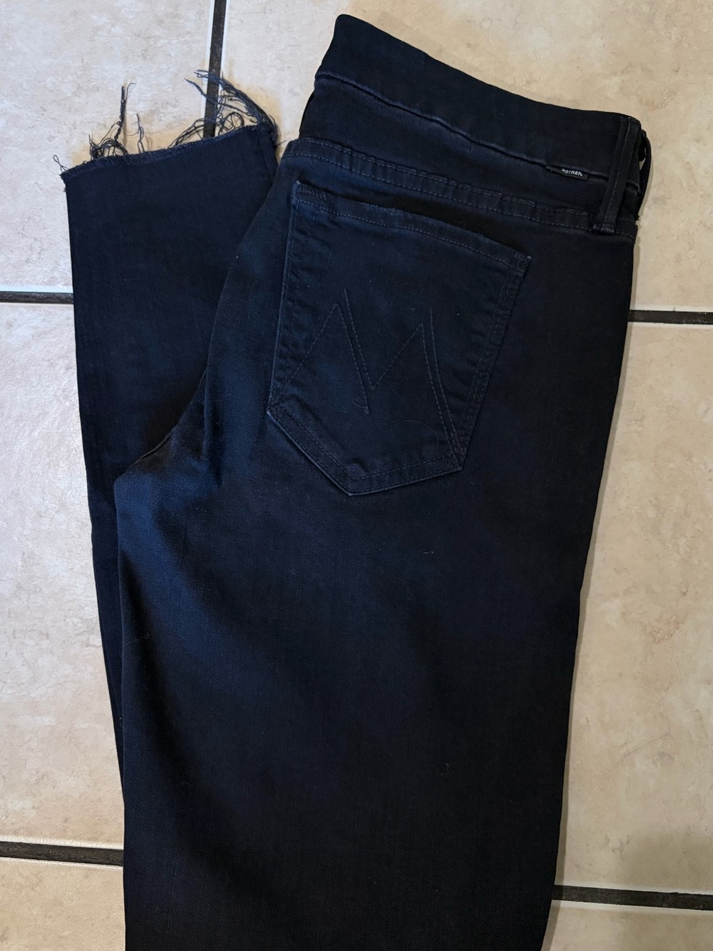 MOTHER Looker Ankle Fray Jeans in Black